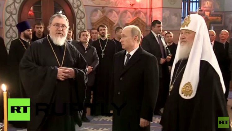 بالفيديو.. بوتين يزور كنيسة سان سيرجيوس