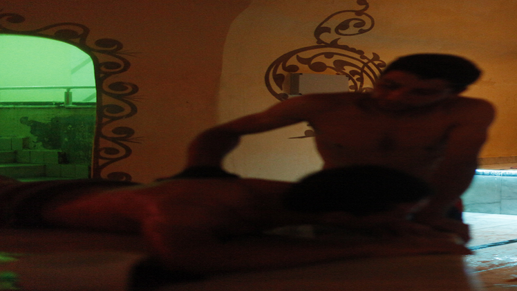 اعتقال العشرات من حمام عام في مصر