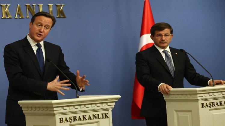 بريطانيا وتركيا تتعهدان بتعاون أوثق بشأن المقاتلين الأجانب