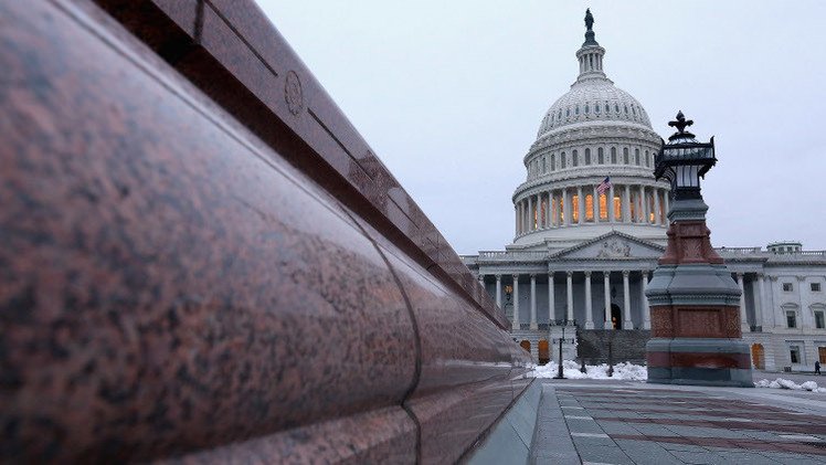 الشيوخ الأمريكي يفرض قيودا على شركات روسية ويعتمد مشروع قرار لتسليح كييف 