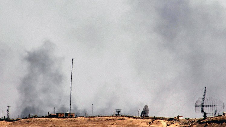 "داعشي" ليبي يفجر نفسه بدبابة في محيط مطار دير الزور