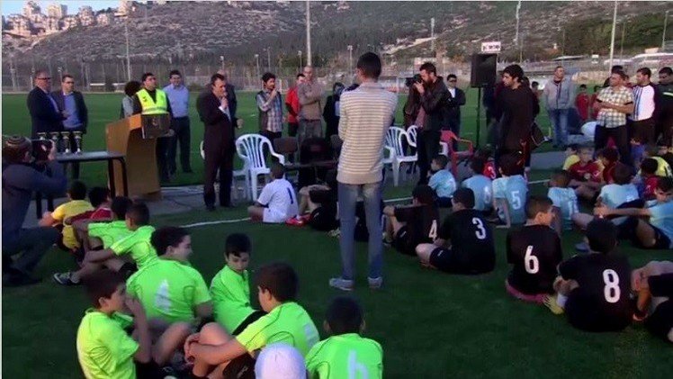 بالفيديو.. أطفال فلسطينيون وإسرائيليون في بطولة حيفا بمناسبة الذكرى الـ 100 لهدنة عيد الميلاد.