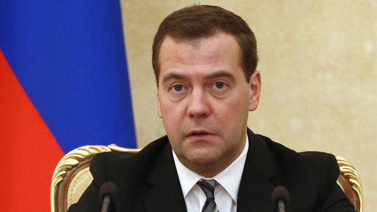 مدفيديف: روسيا تملك موارد كافية لتجاوز أزمة الروبل 