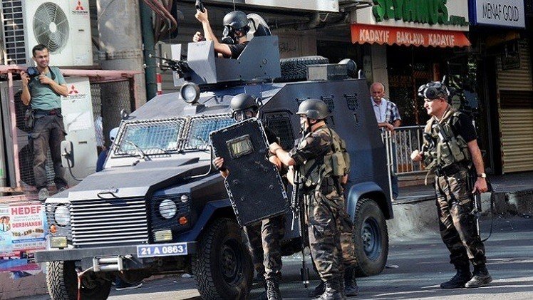 مقتل شاب في اشتباكات بين الشرطة ومسلحين في تركيا