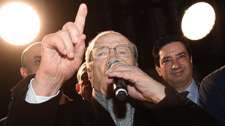 السبسي يتعهد بأن يكون رئيسا لجميع التونسيين
