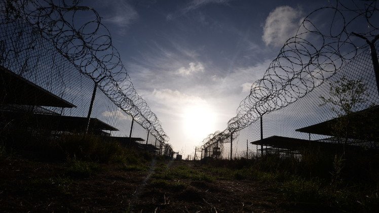 استقالة المسؤول عن نقل سجناء غوانتانامو إلى بلادهم