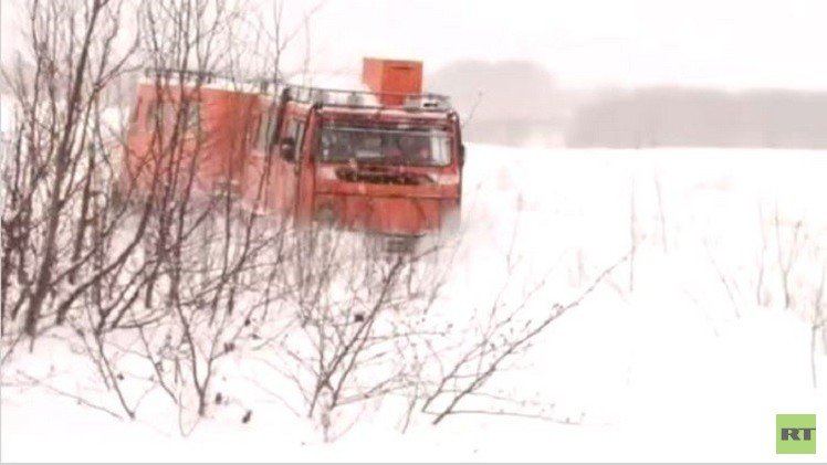 بالفيديو من روسيا.. إنقاذ صيادين عالقين في ثلوج  سيبيريا