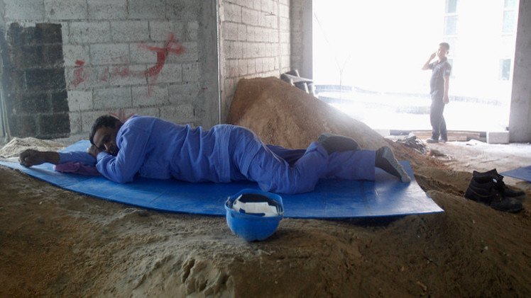 وفاة عامل كل يومين خلال تشييد منشآت كأس العالم في قطر