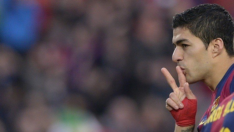 سواريز يرسل 500 هدية لمستشفى أطفال في أوروغواي 