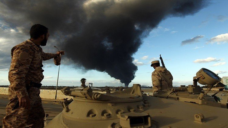مقتل 22 جنديا ليبيا وقصف ميناء نفطي كبير