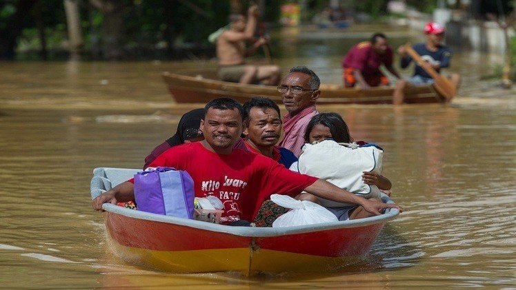 ماليزيا.. إجلاء أكثر من 100 ألف شخص جراء الفيضانات 