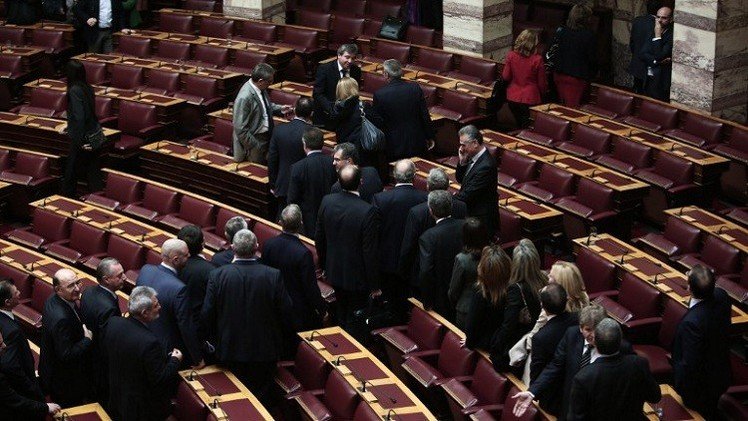 البرلمان اليوناني يحل نفسه ويجري انتخابات تشريعية مبكرة