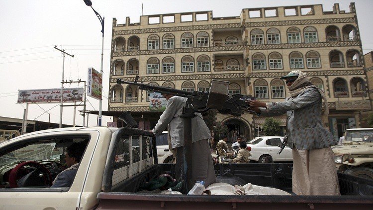 الإرياني : الحوثيون يسيطرون على اليمن بقوة السلاح
