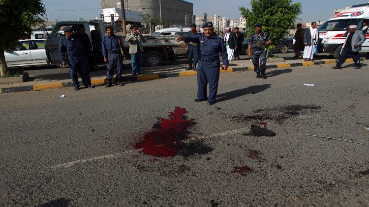مقتل 3 بينهم عامل إغاثة في تفجيرات بصنعاء وهجوم بتعز (فيديو)