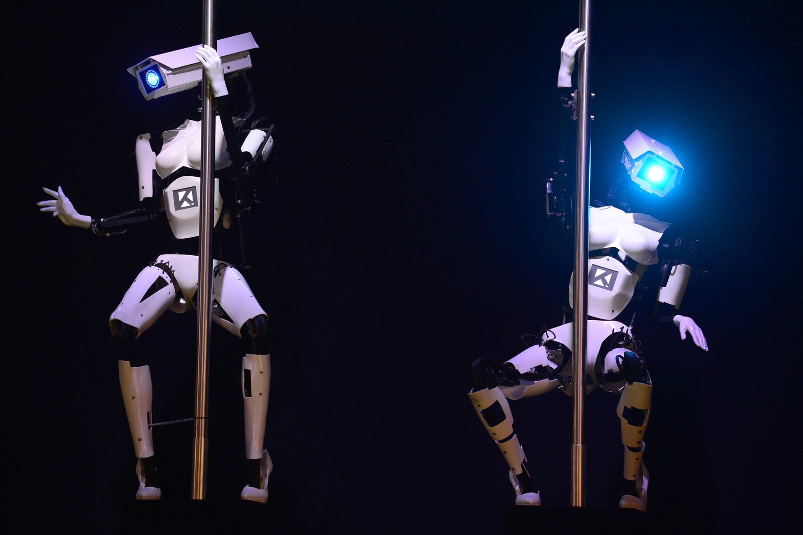 روبوتات راقصة من شركة توبيت سوفوير في معرض هانوفر للتكنولوجيا بألمانيا، 9 مارس/آذار 2014 