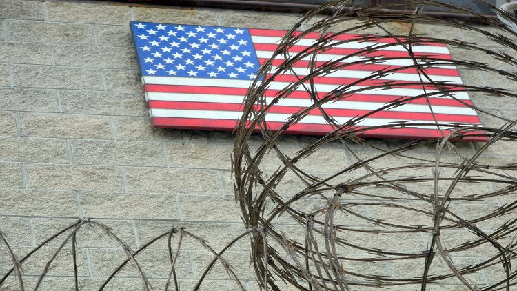 التعذيب في السجون الأمريكية واقع عراه تقرير الكونغرس
