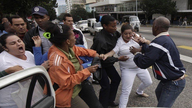 اعتقال 12 معارضا في كوبا  