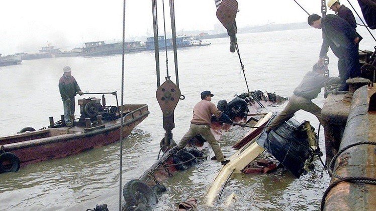 مقتل شخصين وفقدان 16 بغرق سفينة قبالة السواحل الفيتنامية
