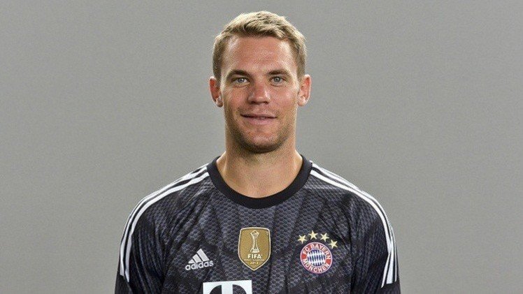 نوير "الأفضل في 2014" يكتسح حراس العالم 