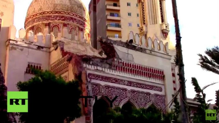 فيديو .. "هدى" تتسبب بانهيار مئذنة مسجد ابن خلدون في الاسكندرية 