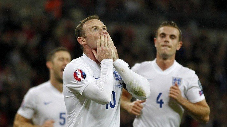 روني أفضل لاعبي منتخب الأسود الثلاثة في 2014