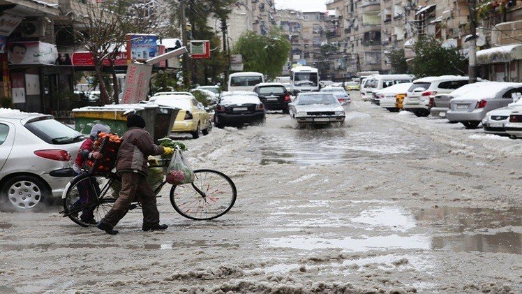 غزة.. وفاة طفلين وغرق عشرات المنازل بسبب المنخفض الجوي (فيديو)