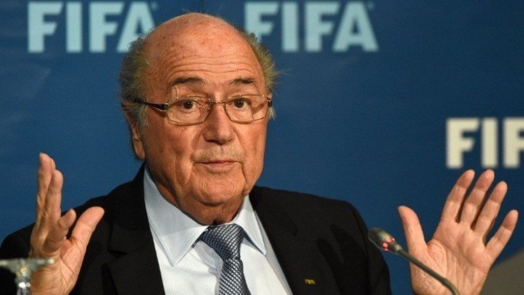 بلاتر: برشلونة يجب أن يكون مثالا يحتذى به