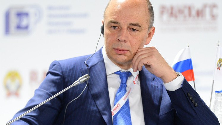 وزير المالية الروسي: الوزارة يمكن أن تبيع من احتياطي العملات الصعبة لدعم الميزانية