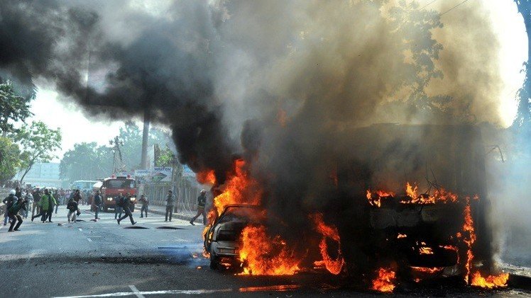  7 ركاب قضوا حرقا في هجوم على حافلة ببنغلادش