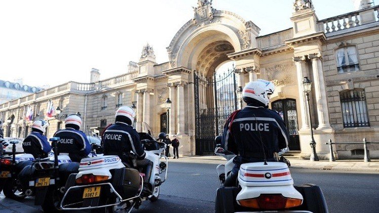دهس شرطية عمدا أمام القصر الرئاسي بباريس