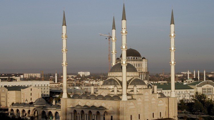 الشيشانيون ينضمون إلى مسيرة الاحتجاج  ضد الرسوم المسيئة للنبي 