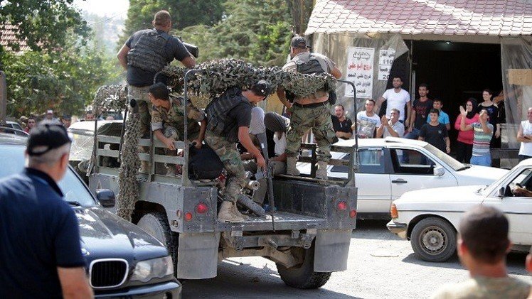 الجيش اللبناني يعثر على سيارة مفخخة في عرسال ويعتقل 3 انتحاريين