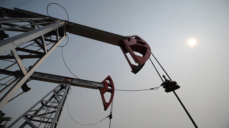 روسيا تتابع الاستثمار في المشاريع النفطية رغم تراجع الأسعار