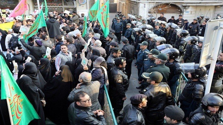 احتجاجات في طهران على رسوم صحيفة 