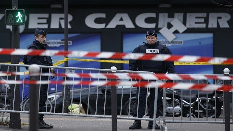 التحقيق مع 4 متهمين من أصل 12 معتقلا على خلفية هجمات باريس