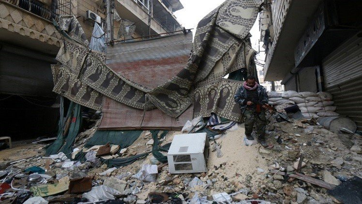 سوريا.. 43 قتيلا و150 جريحا في قصف جوي على مناطق تحت سيطرة "داعش" (فيديو)