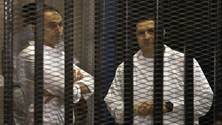 نجلا مبارك جمال وعلاء يغادران سجن طرة بعد إنهاء إجراءات الإفراج