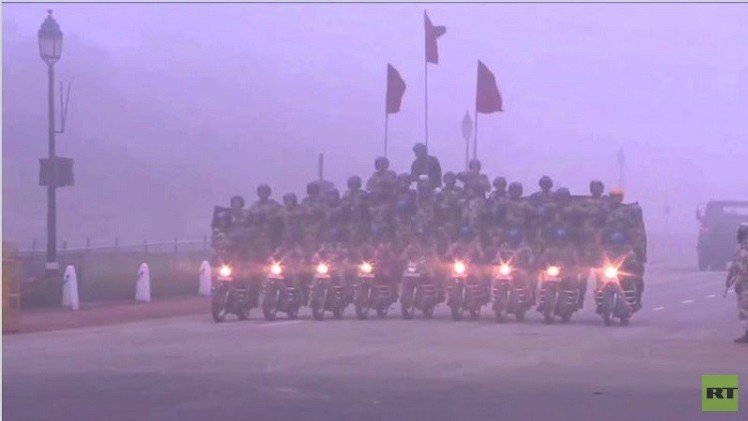 بالفيديو من الهند.. عروض عسكرية مثيرة على الدراجات النارية