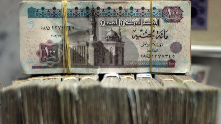 الجنيه المصري يسجل انخفاضا قياسيا أمام الدولار