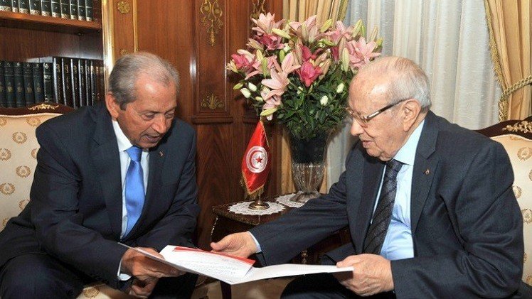 تونس: تأجيل جلسة منح الثقة إلى حكومة الحبيب الصيد