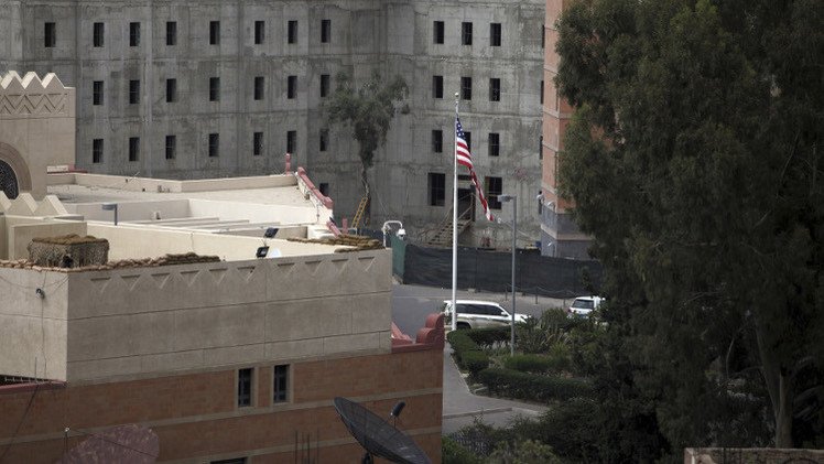 السفارة الأمريكية في صنعاء توقف عملها