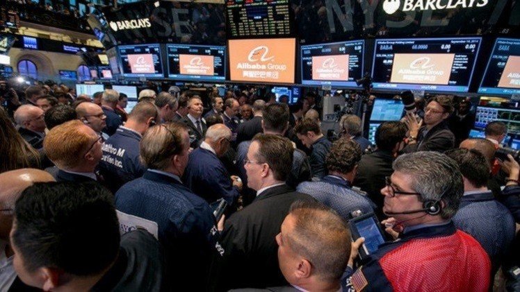 المؤشرات الأمريكية تهبط بعد صدور بيانات شركات ضعيفة 