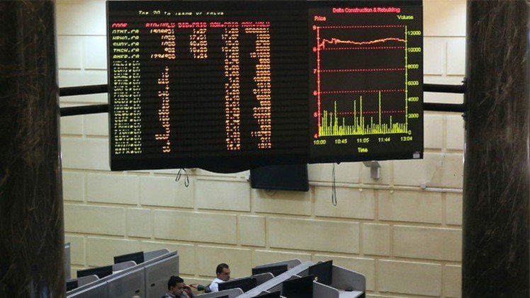 المؤشرات المصرية تتراجع بعد إقبال المستثمرين على البيع 