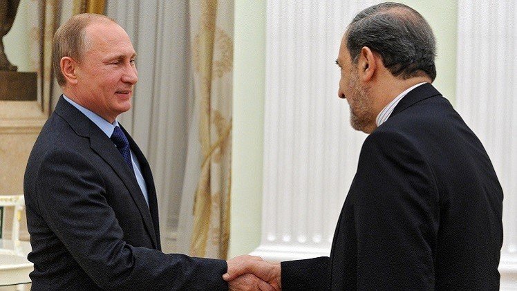 بوتين وولايتي يبحثان العلاقات بين روسيا وإيران