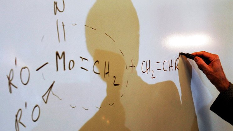 وفاة عالم الكيمياء الفرنسي إيف شوفين