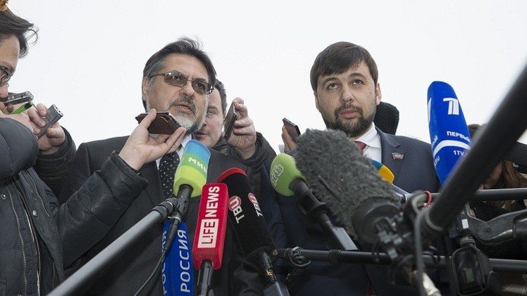 ميركل وبوروشينكو يدعوان لاستمرار الحوار حول أوكرانيا في إطار النورماندي