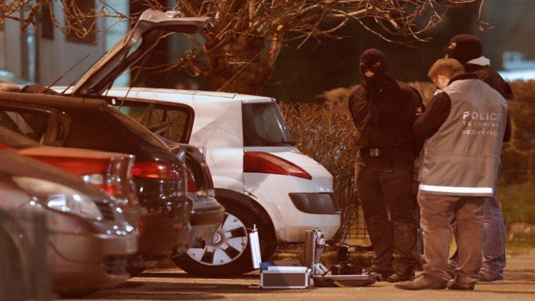   العثور على سيارة منفذي الهجوم  في ضواحي باريس