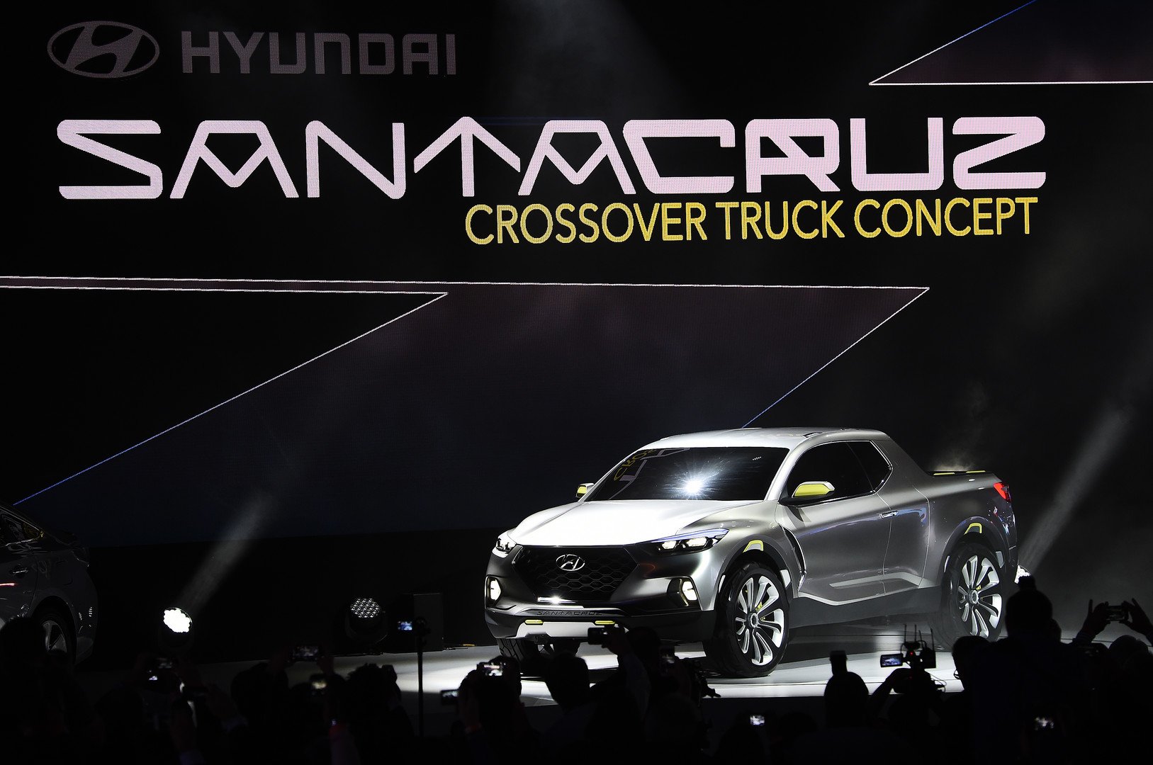 سيارة نصف كابين من هونداي باسم "سانتاكروز"