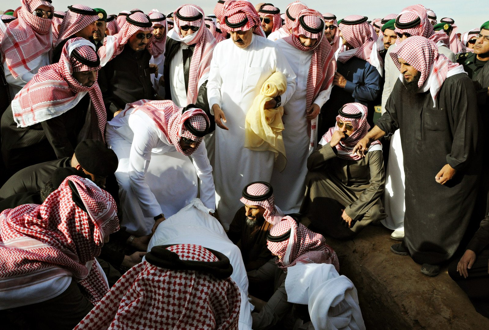 بالصور والفيديو..الملك عبد الله بن عبد العزيز الى مثواه الاخير