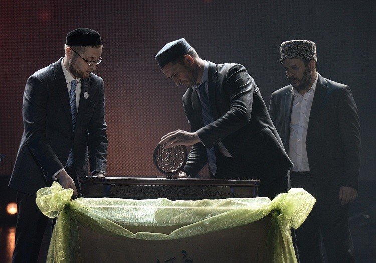 شعرة من رأس الرسول محمد (ص) تصل لأول مرة الى موسكو من داغستان